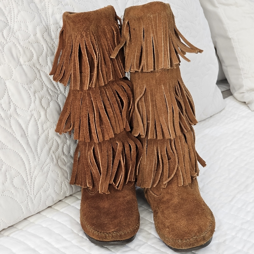 Minnetonka 3-Layer Fringe Boot Womens Size 5 - image 5